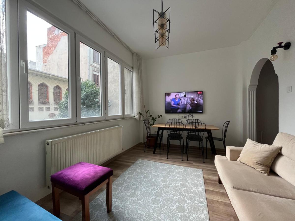 شقة Centrally Located, 2+1 House In Taksim, Cihangir اسطنبول المظهر الخارجي الصورة