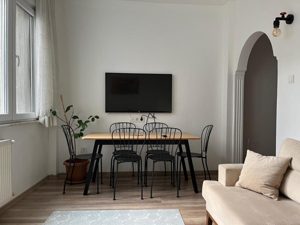 شقة Centrally Located, 2+1 House In Taksim, Cihangir اسطنبول المظهر الخارجي الصورة