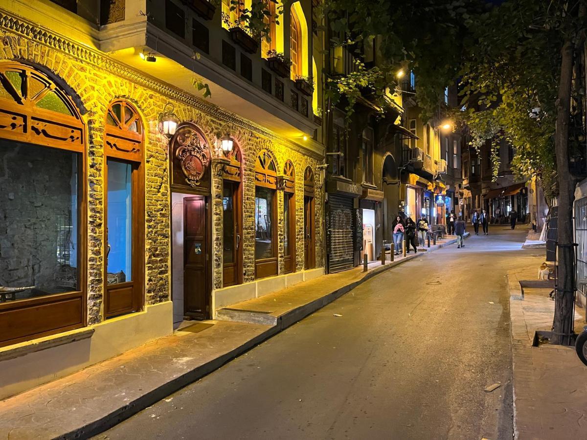 شقة Centrally Located, 2+1 House In Taksim, Cihangir اسطنبول المظهر الخارجي الصورة