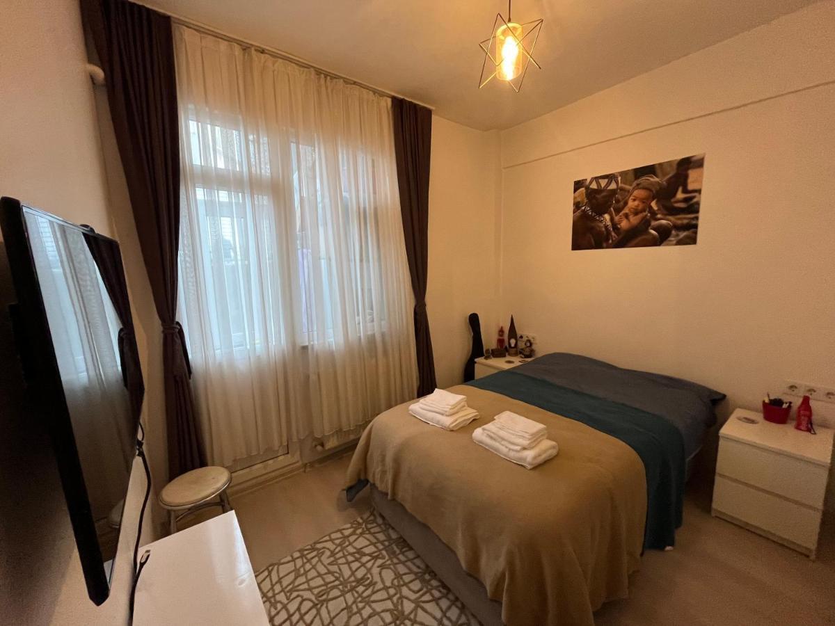 شقة Centrally Located, 2+1 House In Taksim, Cihangir اسطنبول المظهر الخارجي الصورة