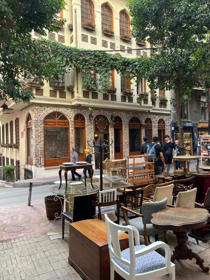 شقة Centrally Located, 2+1 House In Taksim, Cihangir اسطنبول المظهر الخارجي الصورة