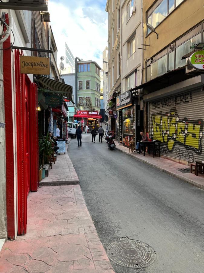 شقة Centrally Located, 2+1 House In Taksim, Cihangir اسطنبول المظهر الخارجي الصورة