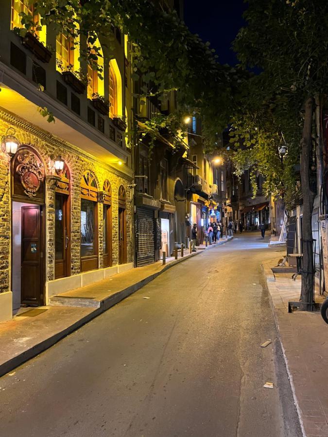 شقة Centrally Located, 2+1 House In Taksim, Cihangir اسطنبول المظهر الخارجي الصورة