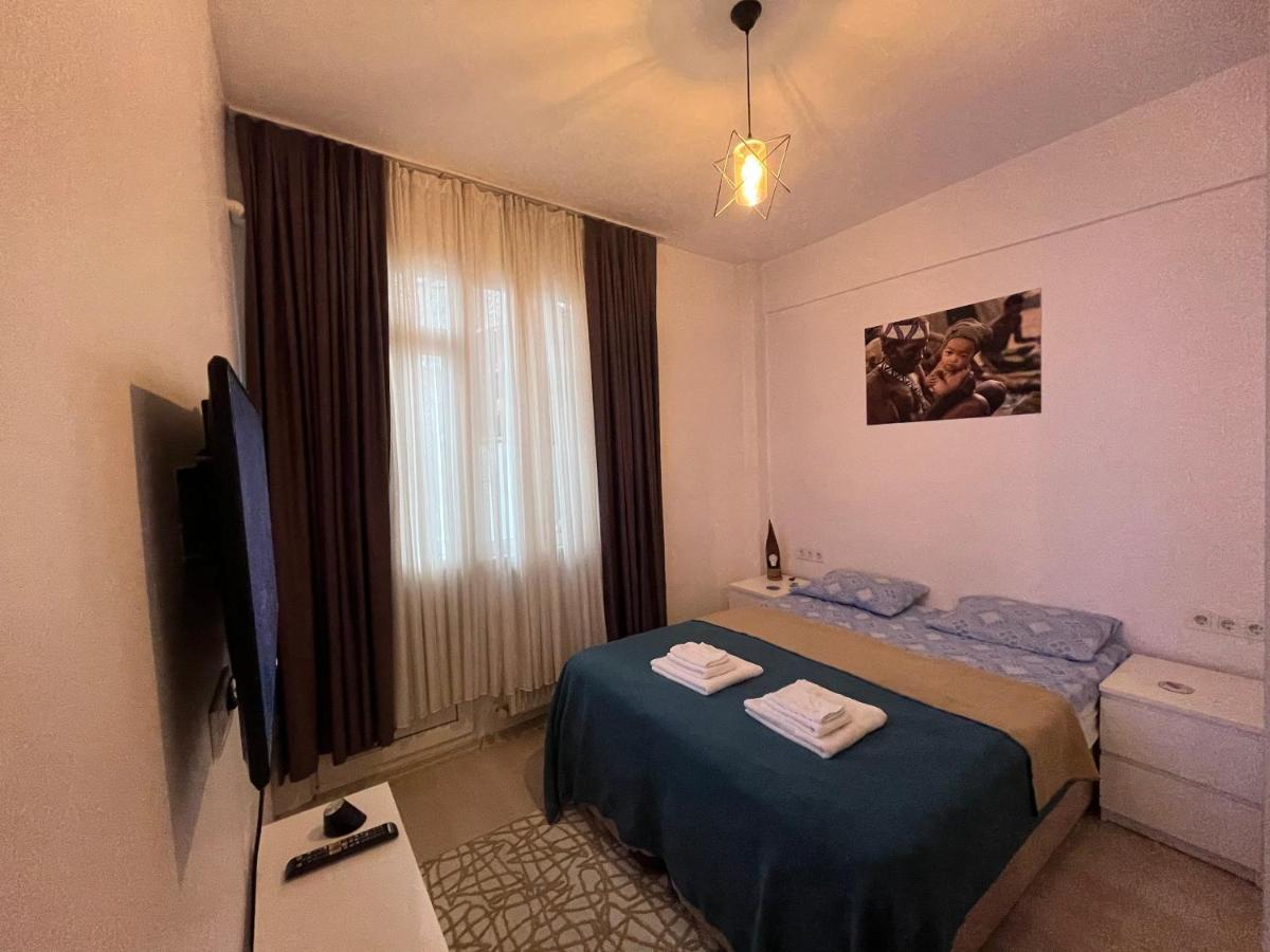 شقة Centrally Located, 2+1 House In Taksim, Cihangir اسطنبول المظهر الخارجي الصورة