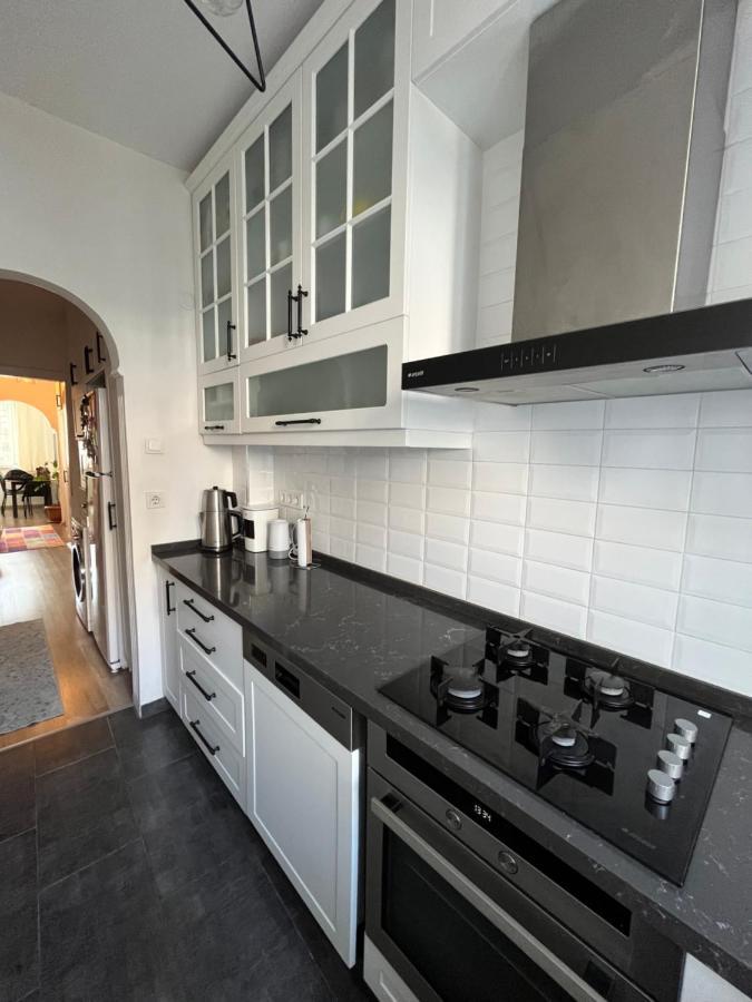 شقة Centrally Located, 2+1 House In Taksim, Cihangir اسطنبول المظهر الخارجي الصورة