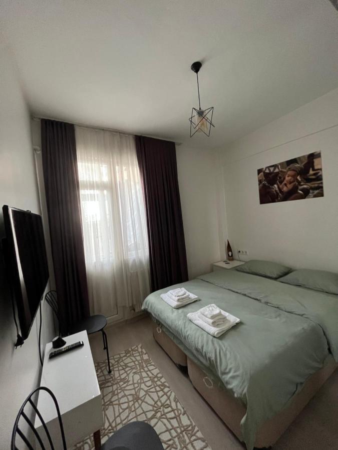شقة Centrally Located, 2+1 House In Taksim, Cihangir اسطنبول المظهر الخارجي الصورة